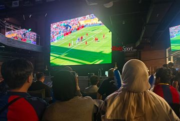 Suasana nobar final Piala Dunia 2026 antara Timnas Spanyol versus Timnas Argentina a di kawasan Fatmawati, Jakarta Selatan, Senin (20/7/2026).