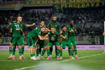 Suasana duel Persebaya Surabaya vs Port FC pada laga terakhir Grup B Piala Presiden 2026 di Stadion Gelora Bung Tomo, Surabaya, Sabtu (1/8/2026) malam WIB