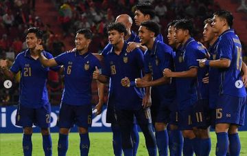 Para pemain Thailand saat selebrasi seusai cetak gol ke gawang Myanmar dalam laga terakhir Grup B ASEAN Championship 2026, di Stadion Rajamangala, Bangkok, Sabtu (8/8/2026).