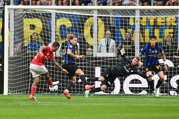 Matteo Politano mencetak gol Napoli ke gawang Inter Milan pada laga pekan ketiga Liga Italia di San Siro (5/9/2026).