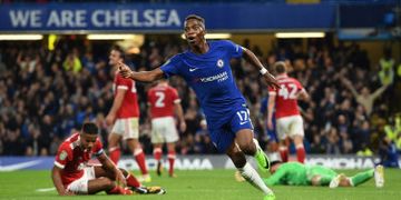 Pemain Chelsea, Charly Musonda, merayakan gol yang dia cetak ke gawang Nottingham Forest.