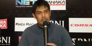 Pelatih Semen Padang, Nil Maizar, dalam konferensi pers seusai melawan Mitra Kukar di Piala Jenderal