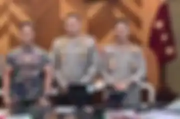 Walaupun foto adik bungsu Andika Perkasa itu tidak setenar sang kakak, namun soal karier Kombes Bhirawa tak kalah mentereng di Polri.