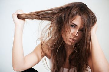 Satu Indonesia Salah Kaprah, Uban di Rambut Ternyata Tak Cuma Karena Usia, 5 Hal yang Sering Disepelekan Ini Juga Bisa Bikin Anak Muda Beruban Sebelum Waktunya, Waduh!