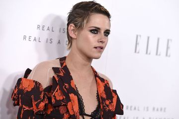 Ini Alasan Kristen Stewart Buka Sepatu di Karpet Merah Cannes Festival