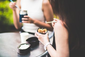 Nyam! Di Sini Kita Bisa Menikmati Buka Bersama dengan Menu Khas Jepang