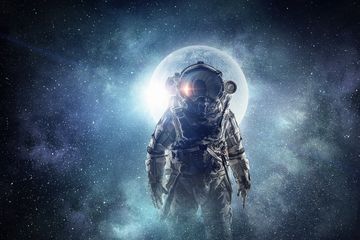 Astonaut dalam baju luar angkasa NASA.