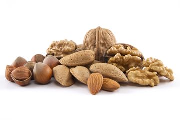 Kacang almond dan kenari 