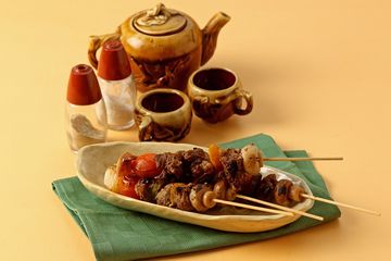Tak Pakai Tortilla, Ini Resep Kebab versi Timur Tengah yang Disajikan dengan Cara Ditusuk