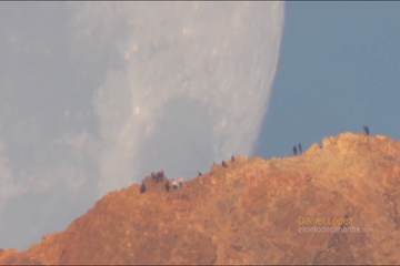 Video: Ketika Bulan Purnama Terlihat Seperti Jatuh Dari Langit