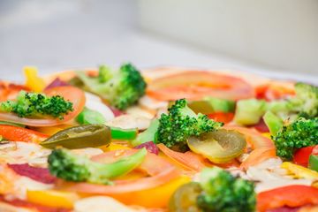 Cara Membuat dan Trik Anti Gagal Bikin Pizza Teflon, Ala Profesional