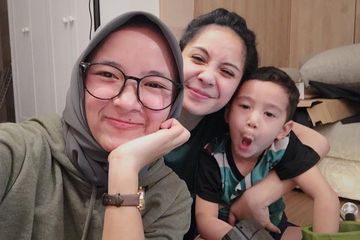 Nissa Sabyan Bagikan Tips Berhijab pada Nagita Slavina, Coba yuk!