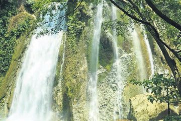Tak Hanya Segar, Ini Spot Instagramable di Curug Cikaso, Eksotis!