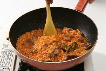 Tips Agar Bumbu Meresap Ke Dalam Daging, Wajib Hindari Menusuk Daging Saat Dimasak
