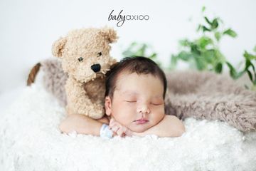 Berusia 1 Minggu, Begini Gaya Anak Vicky Shu saat Pakai Baju Adat Jawa