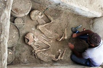 Kerangka 'Romeo dan Juliet' yang dikubur berbarengan di Kazakhstan.