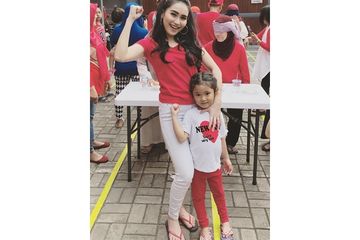 Ikutan Lomba Ambil Bendera di HUT RI, Anak Ayu Tingting Terjatuh 