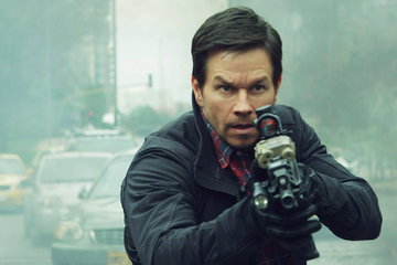 Mark Wahlberg dalam salah satu adegan di Mile 22