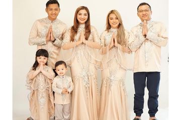 Dari Anang Hingga Ayu Tingting, Ini Deretan Keluarga Artis dengan Busana Muslim saat Iduladha