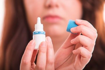 Apakah Menggunakan Obat Tetes Mata saat Puasa Bisa Bikin Batal? Ini Jawaban MUI