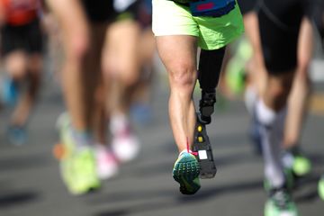 Penyandang disabilitas sedang melakukan olah raga lari.
