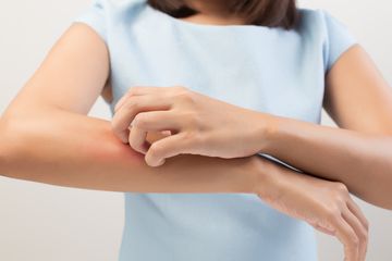 Mengapa Menggaruk Area yang Gatal dapat Menimbulkan Sensasi Nikmat?