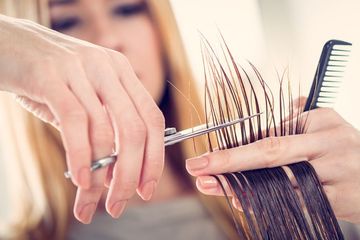 Ilustrasi memotong rambut