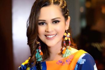Tutupi Setengah Wajahnya, Cut Meyriska Hadiri Pemakaman Ibunda Roger Danuarta