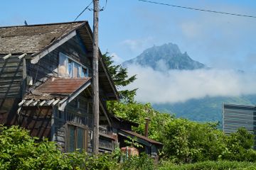 Rumah kosong di pedesaan Jepang.