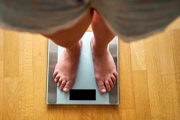 Penurunan berat badan dapat dilakukan dengan berbagai cara.