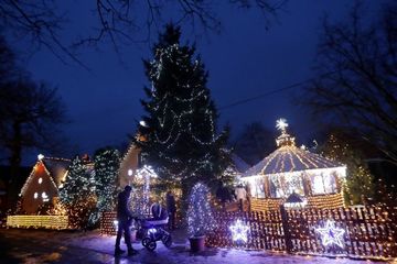 Untaian Lampu Hias Sepanjang 27 Kilometer untuk Rayakan Natal