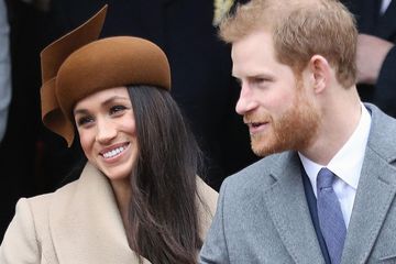 Natal Pertama Sebagai Keluarga Kerajaan, Cantiknya Meghan Berbalut Busana Serba Navy