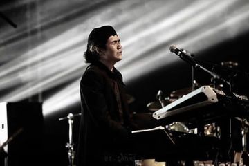 Menangis Saat Gantikan Posisi Ayahnya di Konser Reuni Dewa 19, Dul Jaelani Akui Air Matanya Sudah Jatuh Sebelum Masuk Panggung