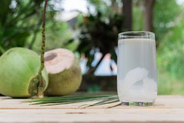 Perempuan Ini Ceritakan Pengalamannya Saat Rutin Minum Air Kelapa Setiap Hari, Hal Tak Disangka Dialami pada Tubuhnya!