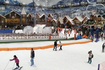 Bisa Bermain Salju di Bekasi, Ini Harga Tiket Masuk Trans Snow World