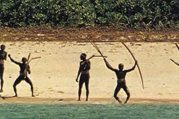 Suku Sentinel yang tinggal di pulau Sentinel