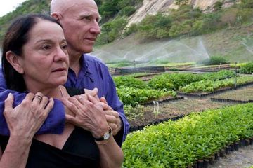 Sebasti&atilde;o Salgado dan L&eacute;lia Deluiz Wanick Salgado.