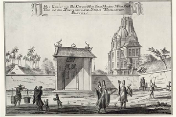 Pemandangan gerbang Klenteng Jin De Yuan yang berlatar observatorium milik J. M. Mohr di kawasan Glodok, Batavia. Karya lukis Johannes Rach, sekitar 1768-1775.