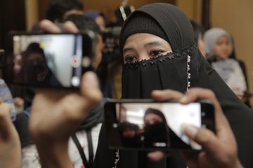 Perjalanan Hijrah Peggy Melati Sukma, Pernah Diusir Sampai Ditahan