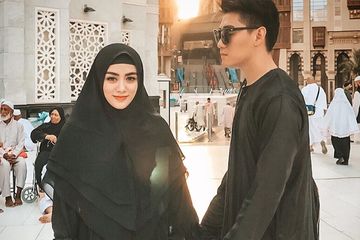 Berada di Mekkah,  Ifan Seventeen Dapat Senyuman dari Dylan Sahara
