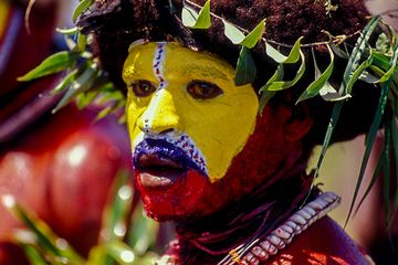 Inilah Manusia Huli 'Berwajah Kuning' dari Papua Nugini