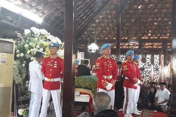 Peti Jenazah Ani Yudhoyono Dijaga Ketat oleh 10 Penjaga Usai Salat Jenazah