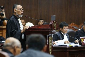 Ketua Tim Hukum Prabowo Subianto - Sandiaga Uno, Bambang Widjojanto saat sidang perdana sengketa pilpres 2019 di Gedung Mahkamah Konstitusi, Jakarta, Jumat (14/6/2019). 