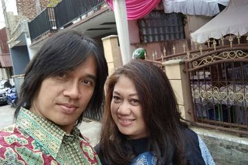 Agung Hercules semasa sehat bersama istri tercinta, Mira Rahayu.