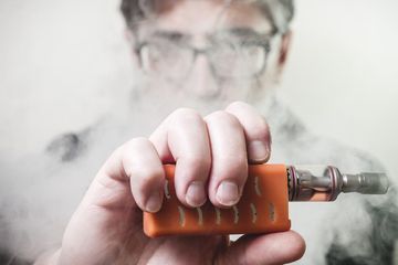 ilustrasi vapor (rokok elektrik)