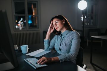 Lemas Saat Bekerja di Siang Hari? Ini 6 Cara untuk Meningkatkan Energi