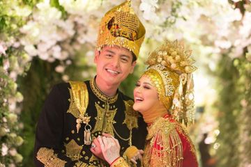 Sudah Memilih Tanggal Lain Untuk Menikah, Cut Meyriska dan Roger Danuarta Beberkan Alasan Dibalik Hari Bahagia yang Akhirnya Jatuh Tepat Pada HUT Kemerdekaan RI