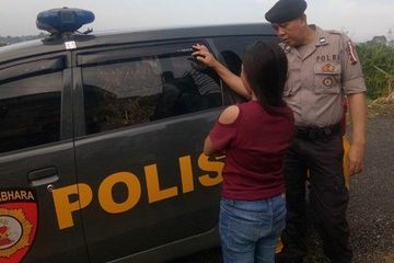NS dijemput polisi di Jl Stadion Tenggarong, Minggu (29-9-2019). NS mengaku dirudapaksa 8 pria asal Tenggarong