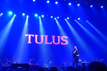 Pecah Total, Serunya Malam Sabtu Ditemani Tulus dalam Tur Sewindu