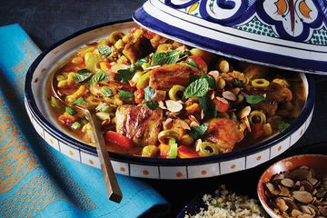 Spesial Saji-Sedap, Mencicipi Lezatnya Tagine, Semur Ala Maroko Di Dalam Keramik Unik!